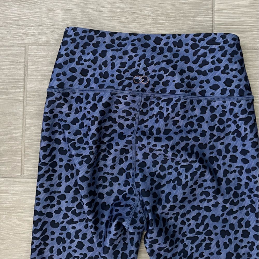 CALIA HIGH RISE LEGGINGS PURPLE / BLUE ZIPPER ANIMAL PRINT LEGGING SIZE XS - Picture 5 of 6
